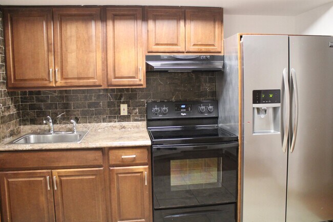 Building Photo - 416 68th St