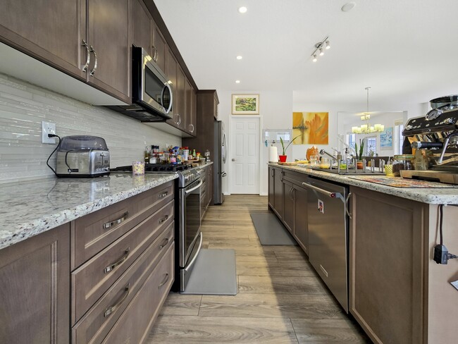 Building Photo - 1097-1140 140 Ave NW