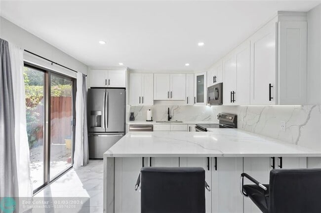 Building Photo - 3428 San Bernadino Dr