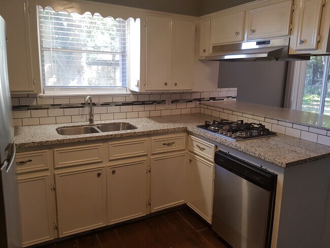 Foto del edificio - 306 Harold Ln