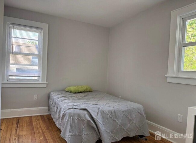 Foto del edificio - 1315 Murray Ave