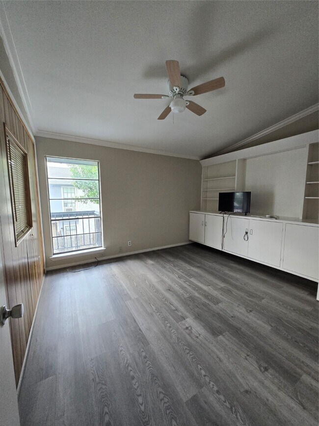 Building Photo - 9550 Deering Dr