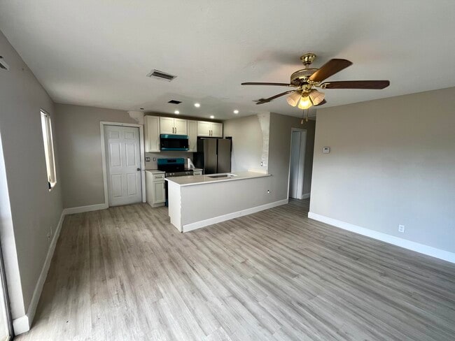 Building Photo - 3566 Ivanhoe Ave