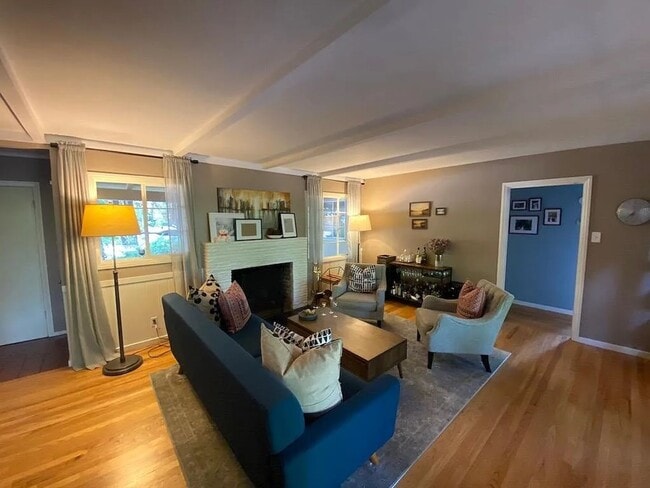 Building Photo - 2BD/1BA – Spacious Menlo Park Home with Mi...