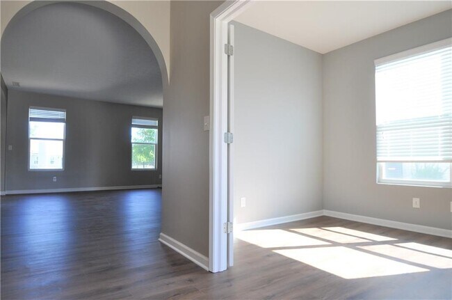 Foto del edificio - 6120 Pebblebrooke Rd