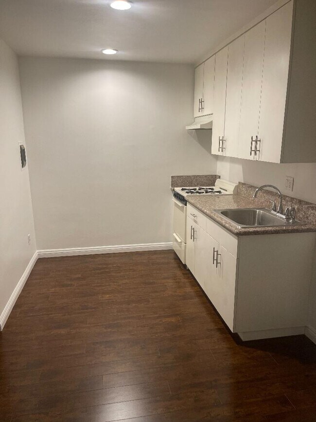 Building Photo - 710 N La Fayette Park Pl