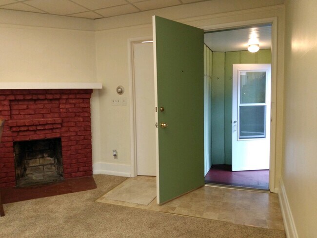 Front Entry - 1710 N 34th St