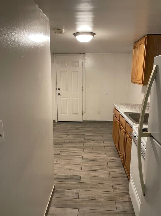 Building Photo - 3985 Saxon Ave