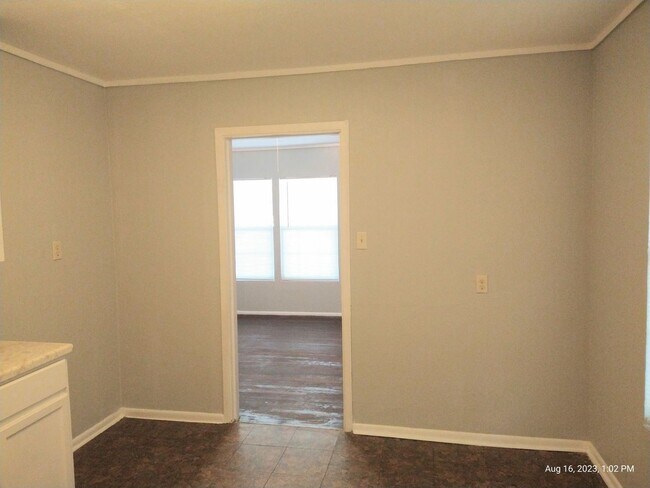 Foto del edificio - 3 br, 1 bath House - 223 Sussex