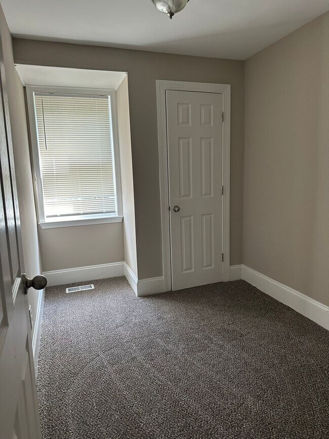 Foto del edificio - 3706 Erdman Ave