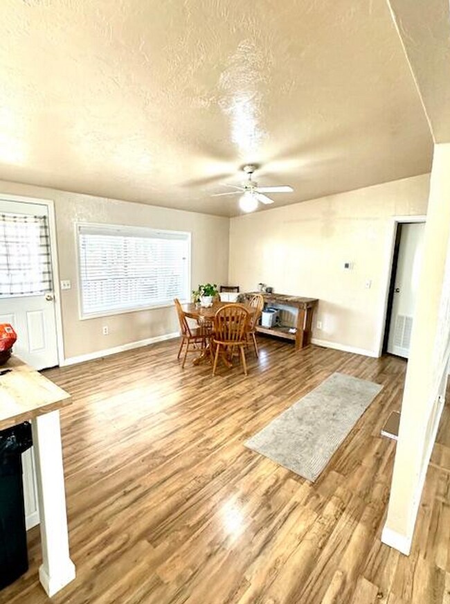 Foto del edificio - 62 Erickson Ave