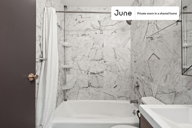 Foto del edificio - Room in Shared 3 bed/1 bath home