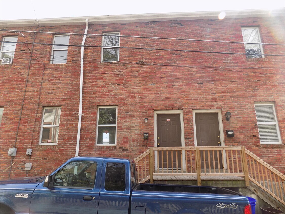 Foto principal - 2125 Straubs Ln