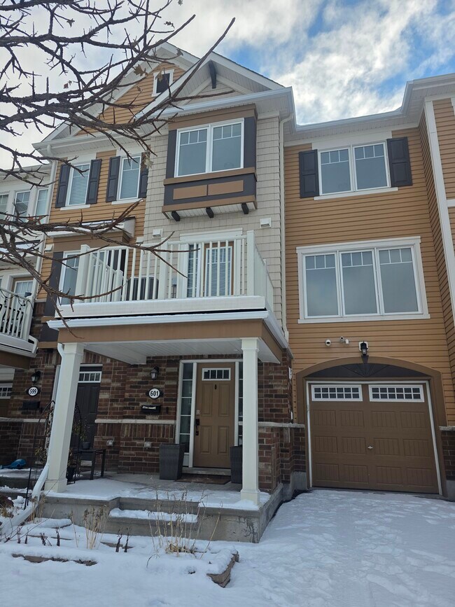 Photo du bâtiment - 601 Foxlight Cir