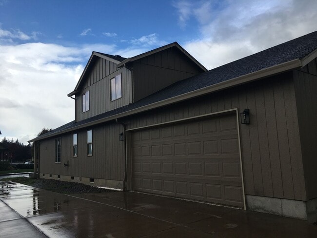 Building Photo - Spacious home in desirable neighborhood in Creswell, OR.