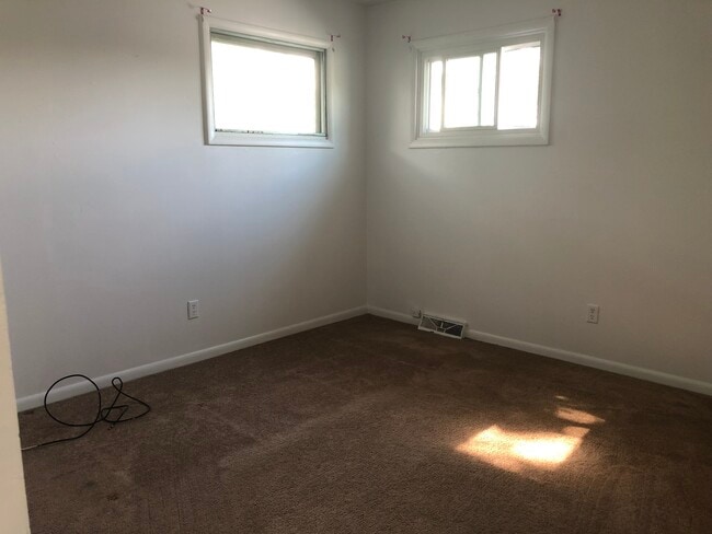 2nd bedroom - 6 Crown Ter