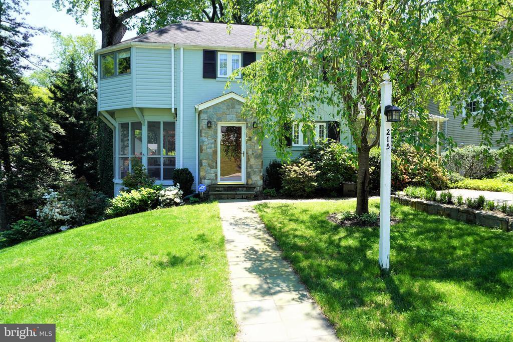 Primary Photo - 215 Crestmoor Cir