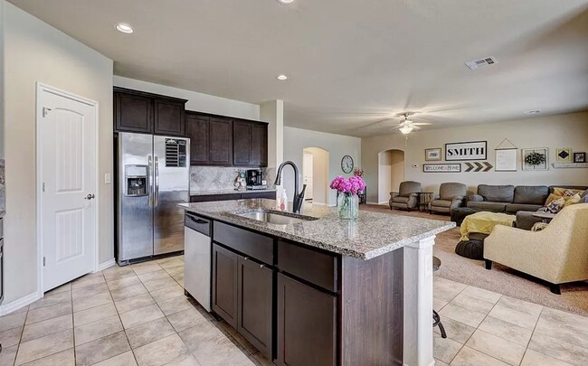 Foto del edificio - 4 Bed 2 Bath Home on Corner lot in Deer Cr...