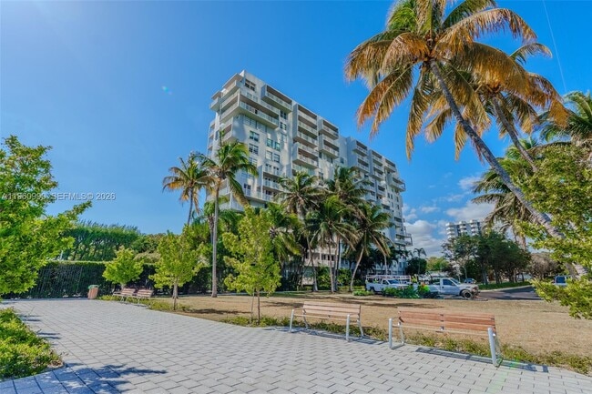 Foto del edificio - 150 SE 25th Rd