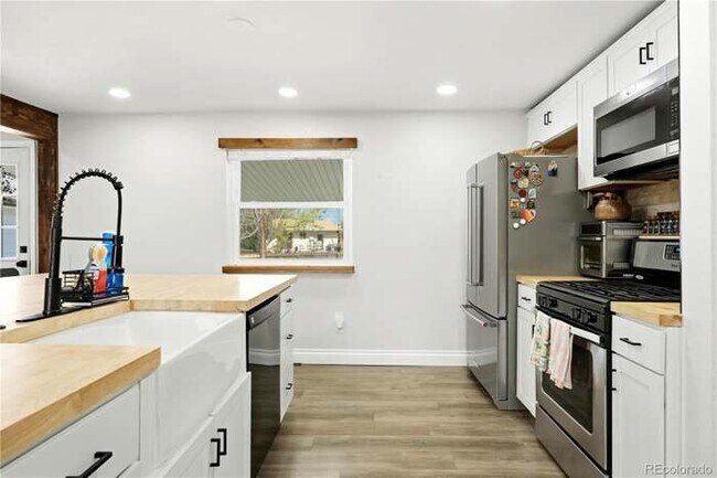 Foto del edificio - 9069 Ithaca Way