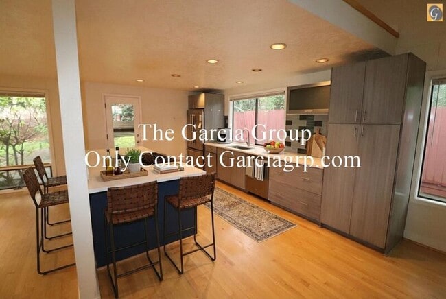 Building Photo - 10347 NW Alpenglow Way