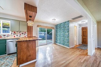 Building Photo - 208 Oregon Terrace