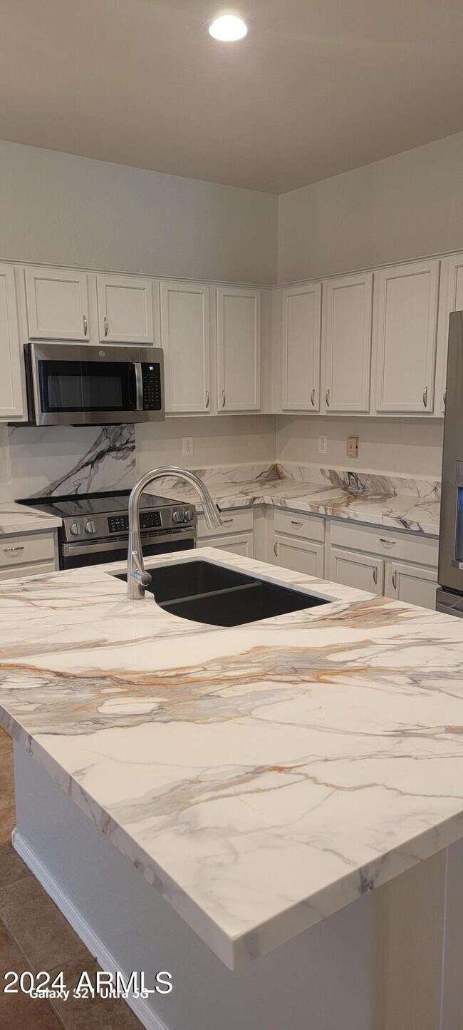 Foto del edificio - 17053 W Tonbridge St