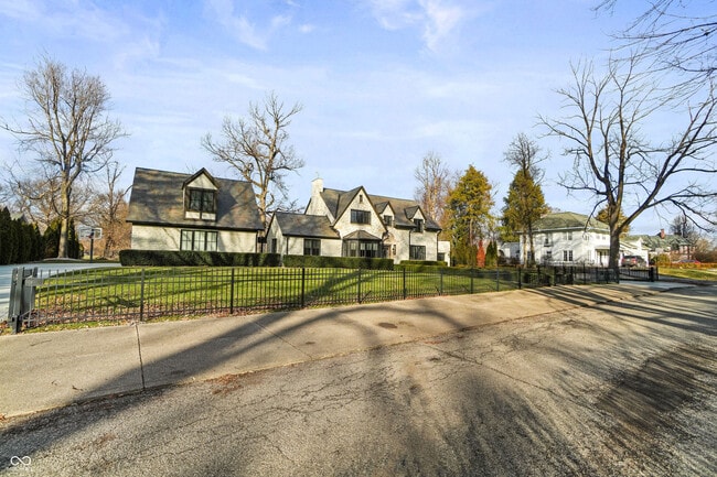 Foto del edificio - 1210 Golden Hill Dr