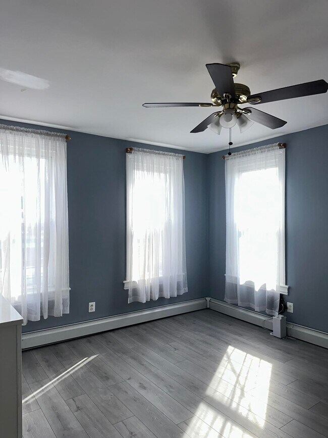 Foto del edificio - 209 Danforth Ave