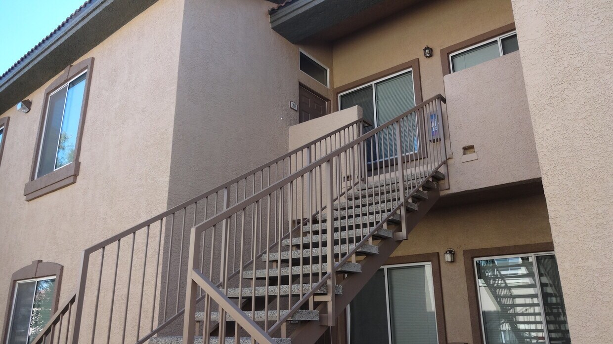 Foto del edificio - SECOND STORY CONDO IN GATED COMMUNITY WITH...
