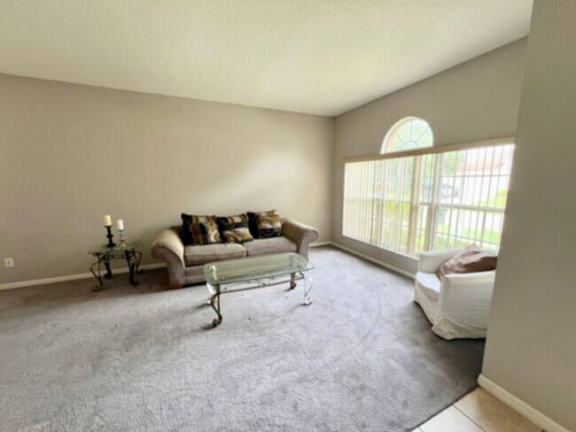 Building Photo - 4 bedroom 2 bath home Near UCF Lawn Servic...