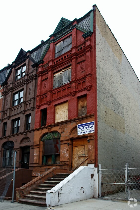 Foto del edificio - 145 W 118th St