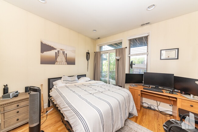 Building Photo - 1133 W Addison St