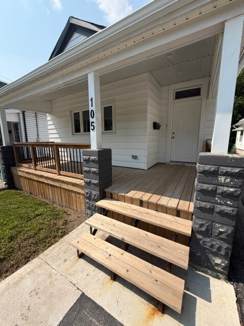 Building Photo - Main Floor - 2 Bedroom DUPLEX for rent- newly renovated - AVAILABLE NOW