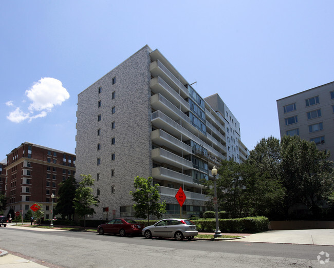 Building Photo - Potomac Plaza Terraces