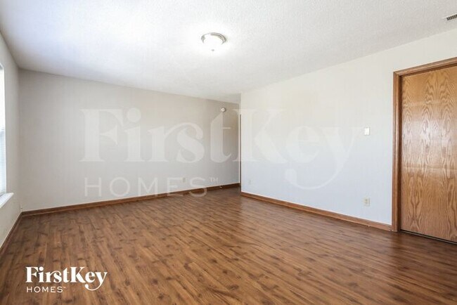 Building Photo - 301 Sunbeam Ln