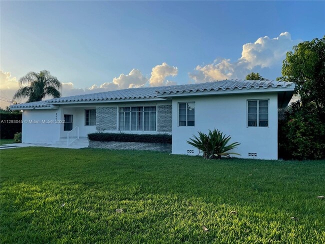 Building Photo - 5801 SW 28th St