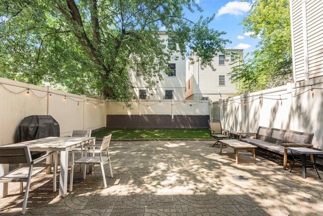 Photo - 65 WEBSTER Ave Apartment