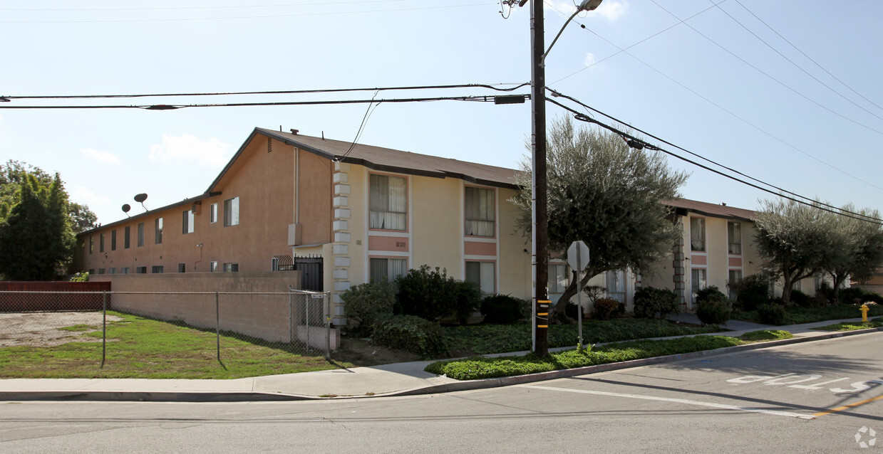 Primary Photo - Los Cerritos Villa