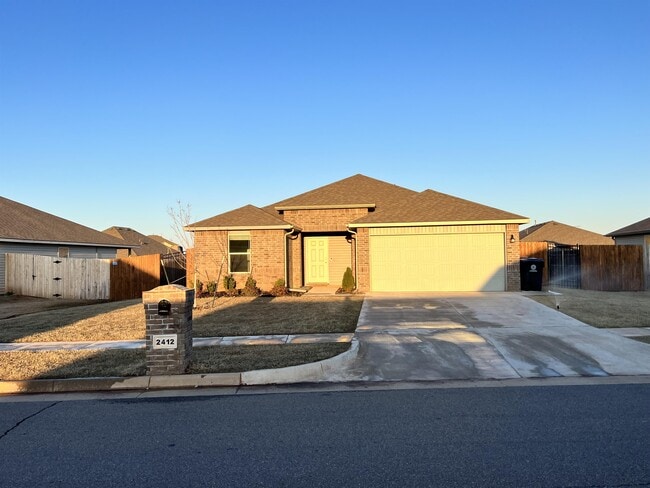 Building Photo - 2412 Sunshine Ln