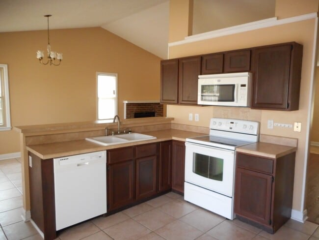 Building Photo - 3 BR 2 BA in Midway Park
