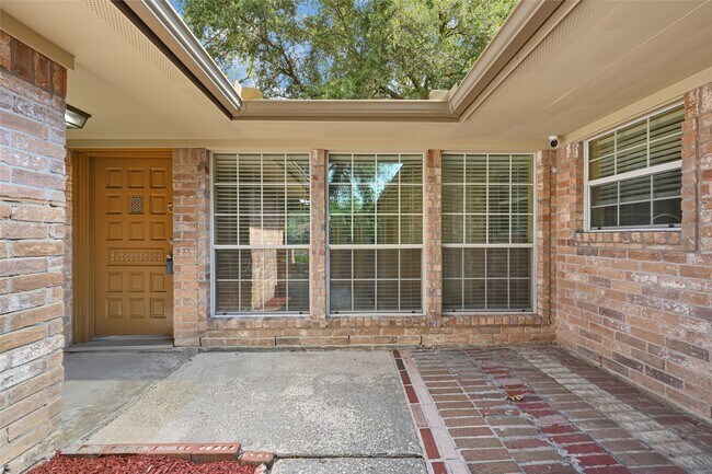 Building Photo - 7323 Log View Dr