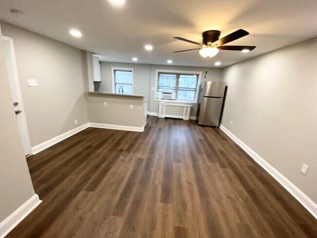 Foto del edificio - 8109 Forrest Ave