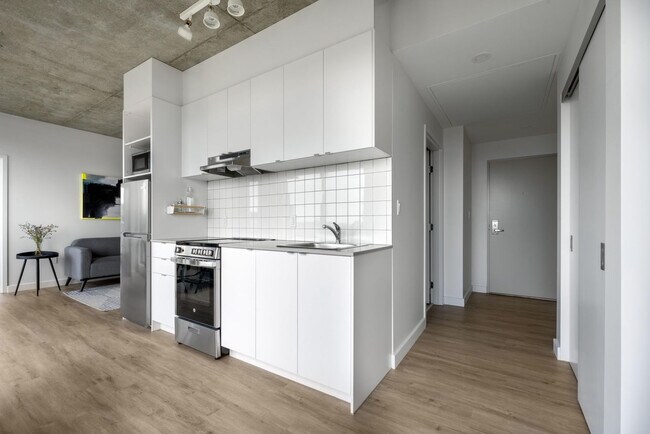 Building Photo - 1555 Boul. René-Lévesque O