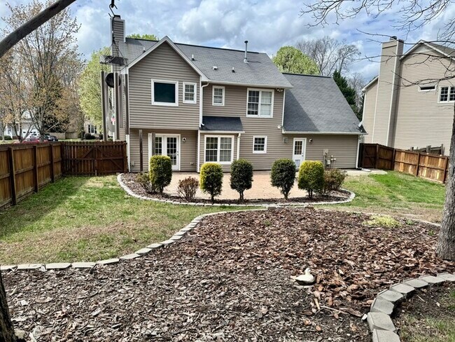 Foto del edificio - 3004 Southhampton Dr