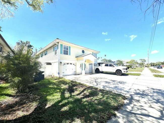 Building Photo - 3526 Overlook Dr NE