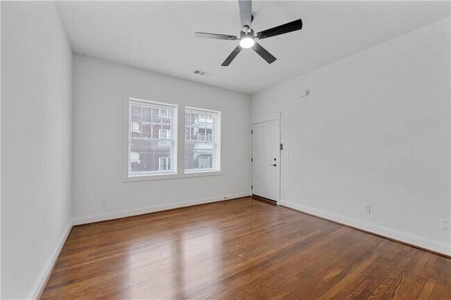 Foto del edificio - 360 Ponce De Leon Ave NE