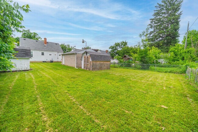 Foto del edificio - Charming Cape Cod Home in North Linden — 3...