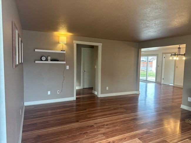 Foto del edificio - Vintage Character, Modern Finishes! Spacio...