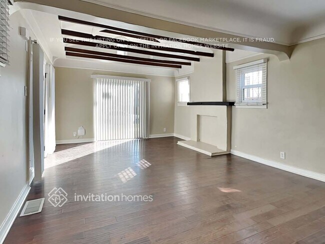Foto del edificio - 3003 Hillcrest Dr